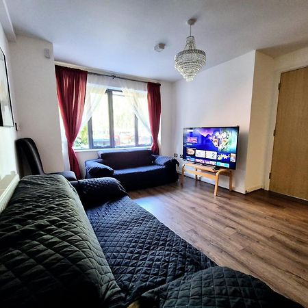 Explore London: 2 Bedroom House In Wood Green Kültér fotó