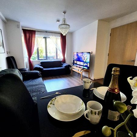 Explore London: 2 Bedroom House In Wood Green Kültér fotó