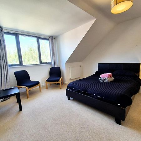 Explore London: 2 Bedroom House In Wood Green Kültér fotó