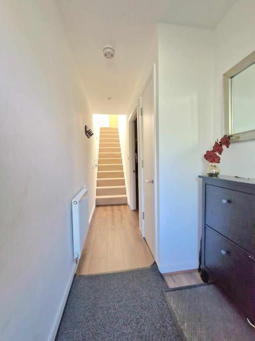 Explore London: 2 Bedroom House In Wood Green Kültér fotó