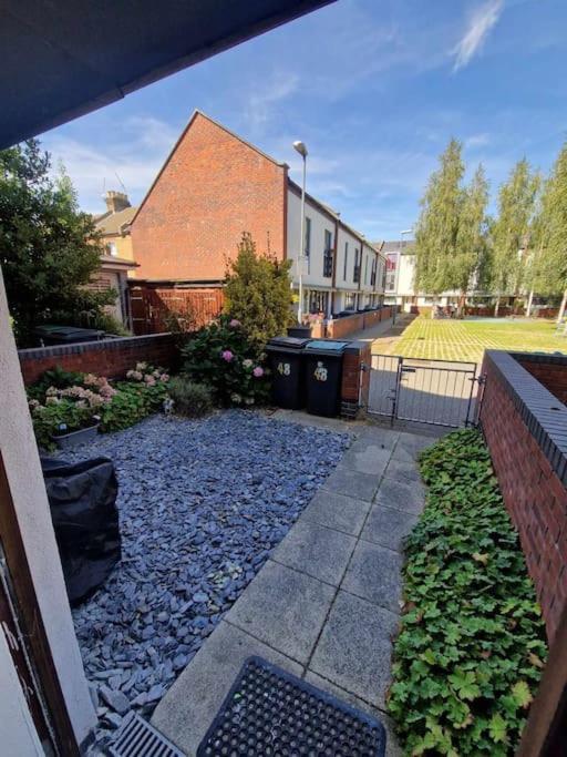 Explore London: 2 Bedroom House In Wood Green Kültér fotó