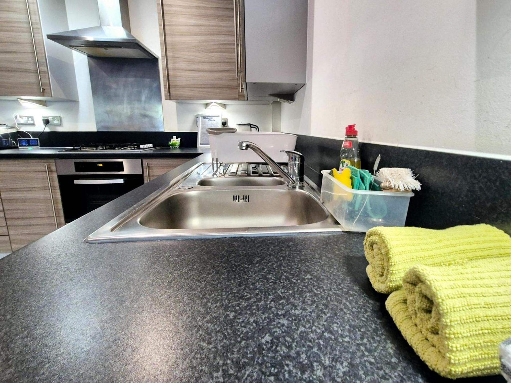 Explore London: 2 Bedroom House In Wood Green Kültér fotó