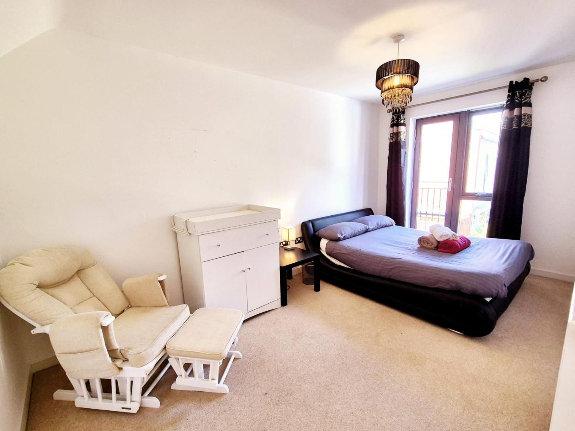 Explore London: 2 Bedroom House In Wood Green Kültér fotó