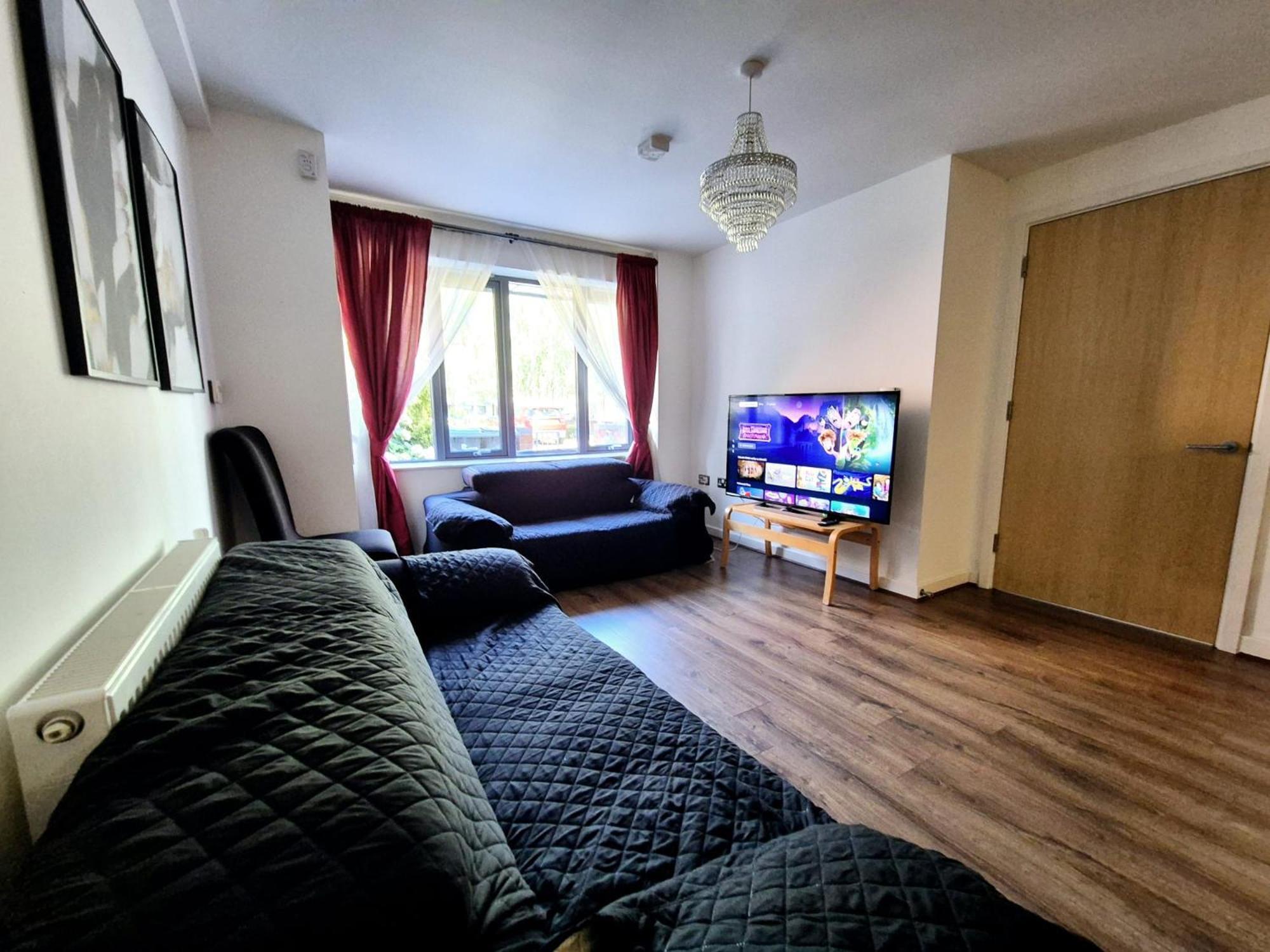 Explore London: 2 Bedroom House In Wood Green Kültér fotó