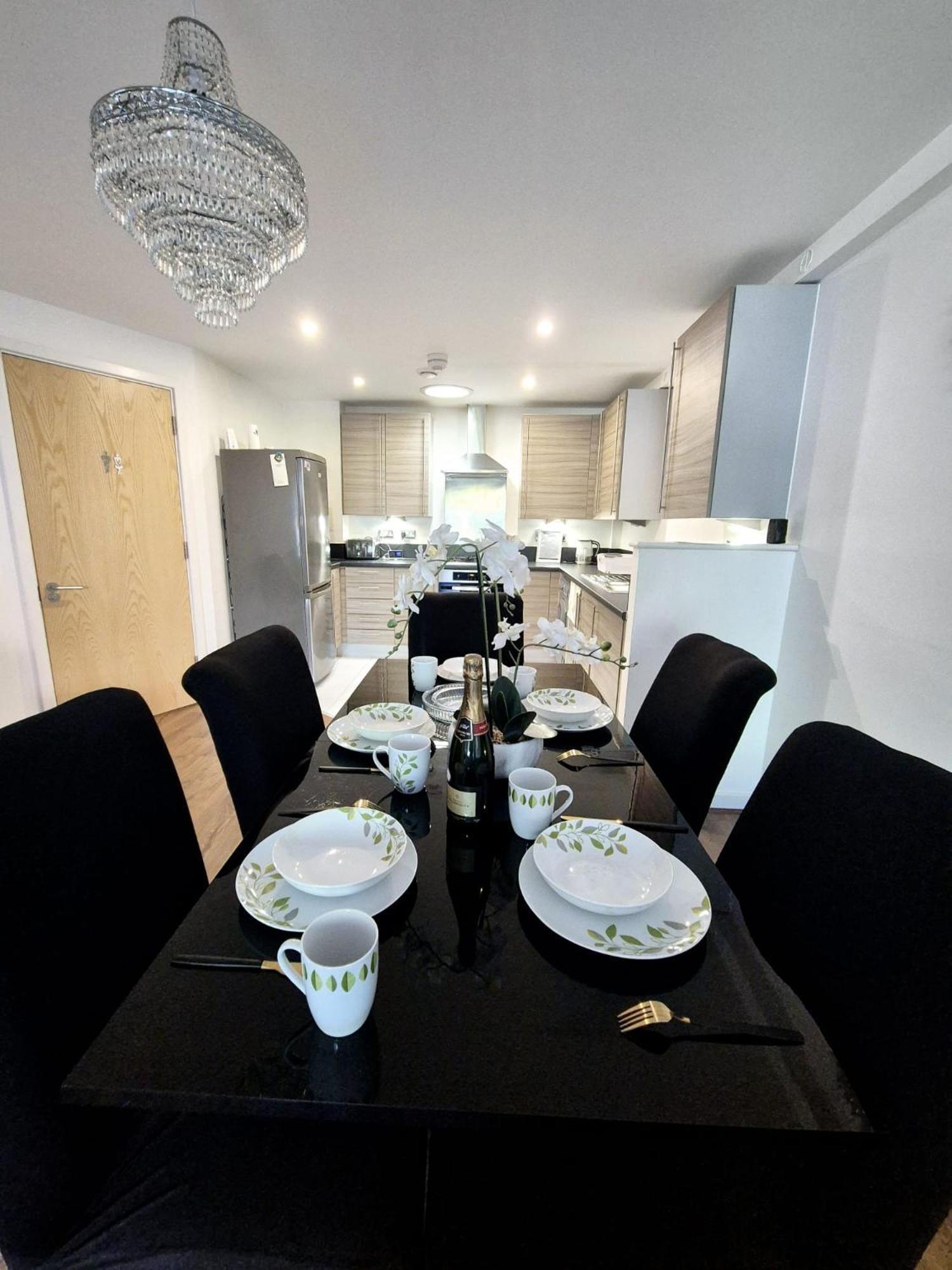 Explore London: 2 Bedroom House In Wood Green Kültér fotó