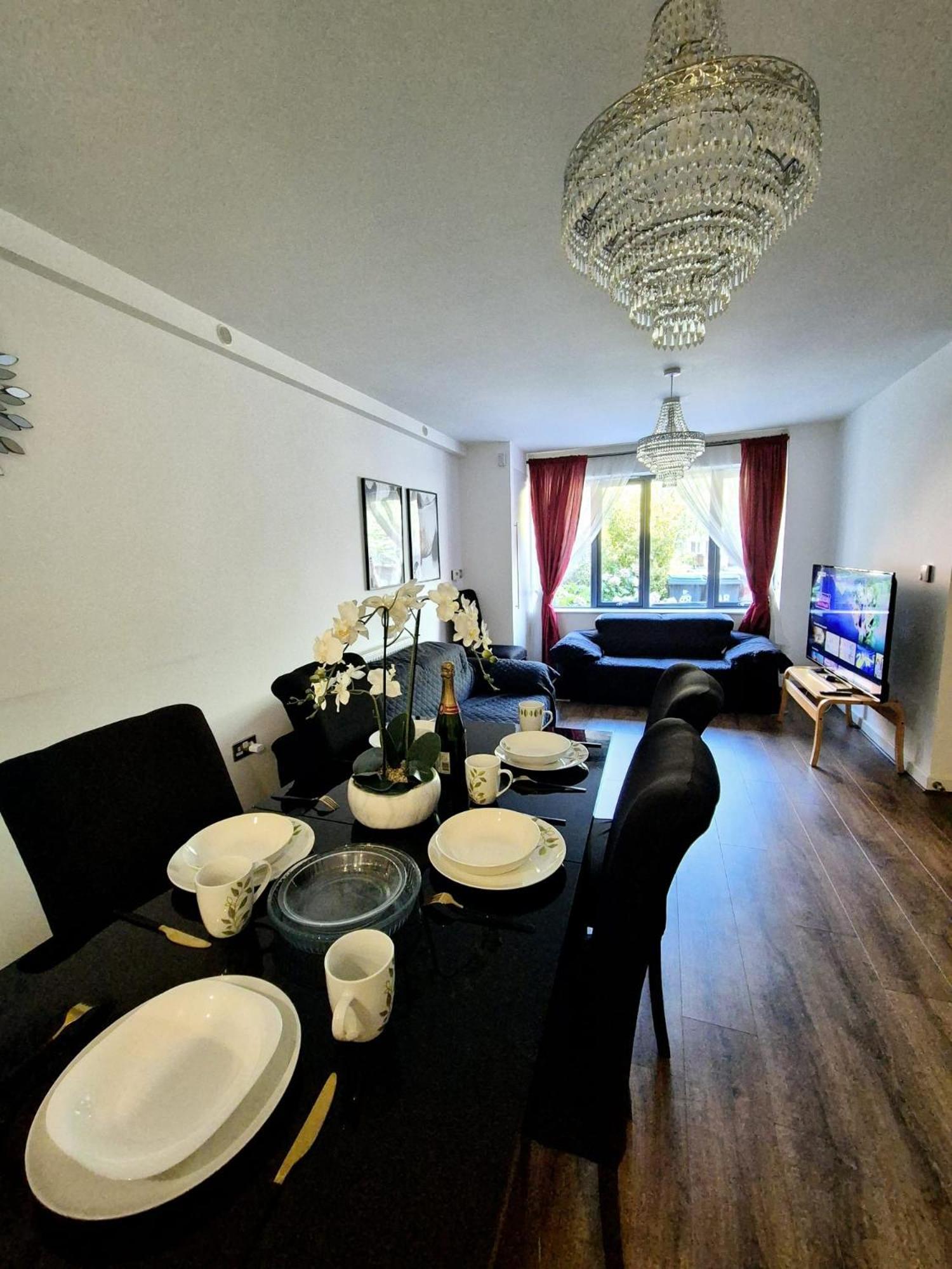 Explore London: 2 Bedroom House In Wood Green Kültér fotó